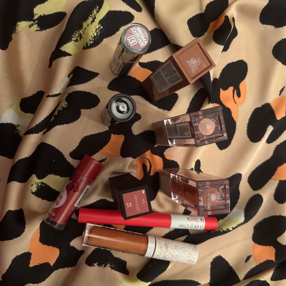 Shopper's Lipstick bundle: Maybelline, ELF, Revlon, Revolution, Essence, Catrice - Picture 3 of 3